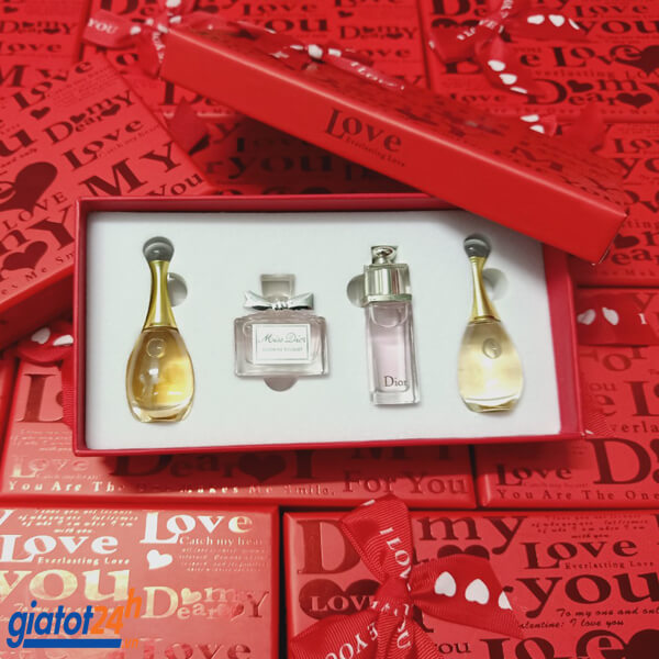Macys Receive a Complimentary 5Pc Dior Fragrance  Beauty Sampler Set  with any 150 Fragrance or Beauty purchase Created for Macys  Macys