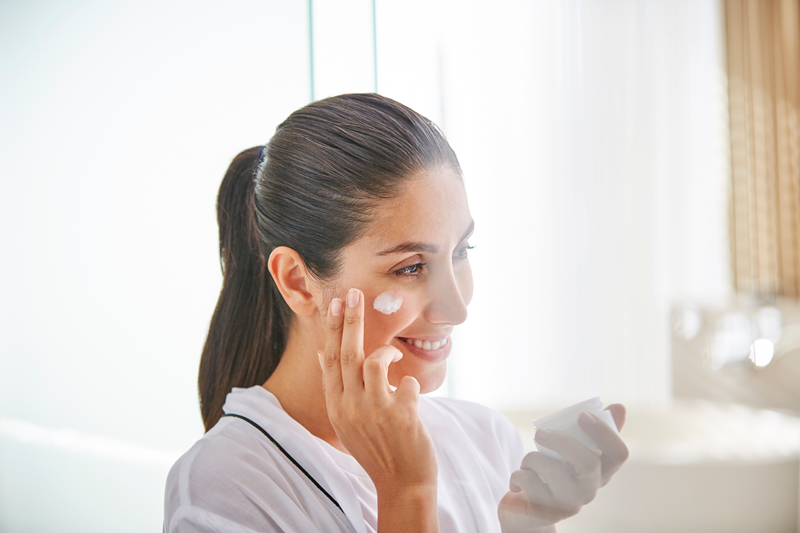 Các bước trị mụn cho da dầu mà bạn có thể chưa biết 9 Dưỡng ẩm là bước không thể thiếu trong quy trình trị mụn cho da dầu