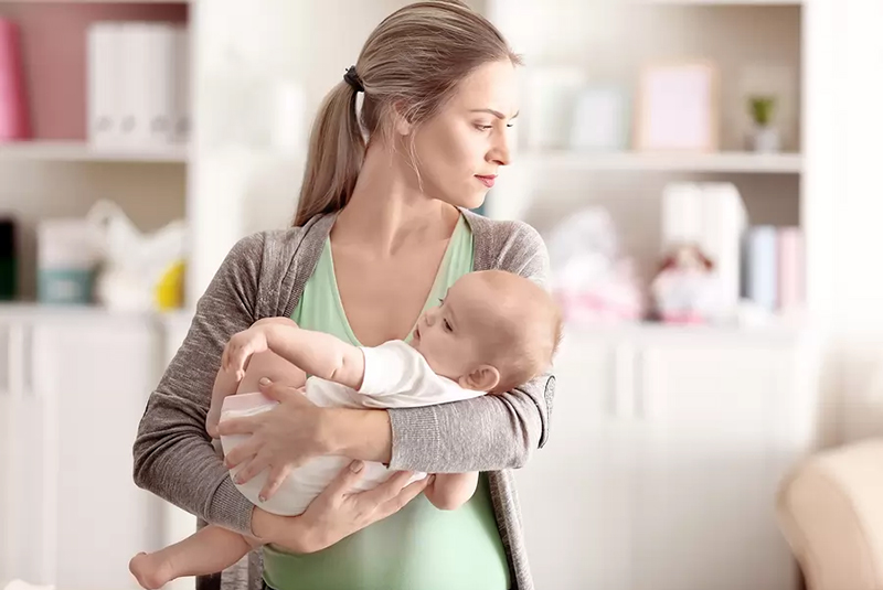 Tại sao sau khi sinh nội tiết tố thay đổi? 11 thay đổi nội tiết tố sau sinh